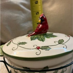 Temp-Tations Ovenware Cardinal 9 oz Covered Dish with Wire Basket